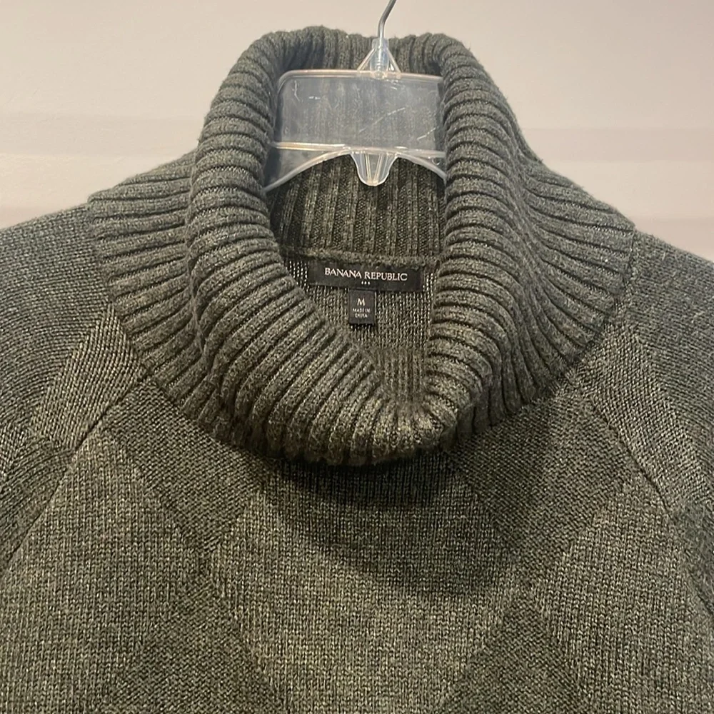 Banana Republic Olive Green Turtleneck Sweater, Fall Sweater, Size M - Picture 4 of 10